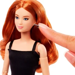 MATTEL Barbie Basics Signature Modelo 04 Muñeca de coleccionista con Pelo Rojo Rizado- Muñecas