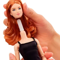 MATTEL Barbie Basics Signature Modelo 04 Muñeca de coleccionista con Pelo Rojo Rizado- Muñecas