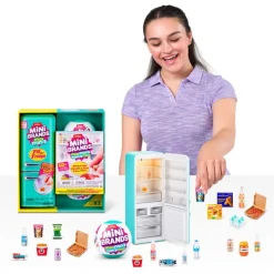 ZURU Mini Brands Nevera + 2 Bolas- Muñecas